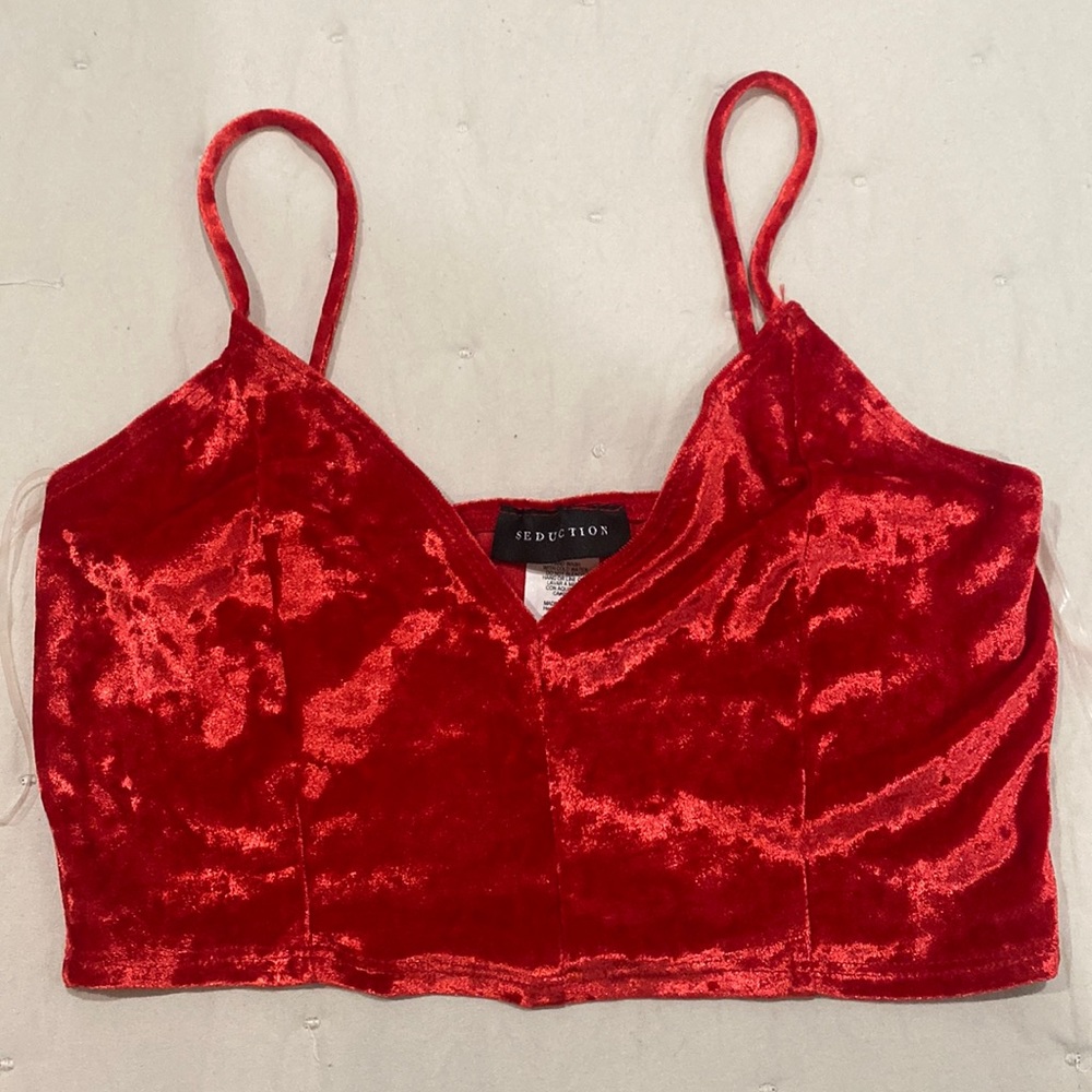 red crop tank top